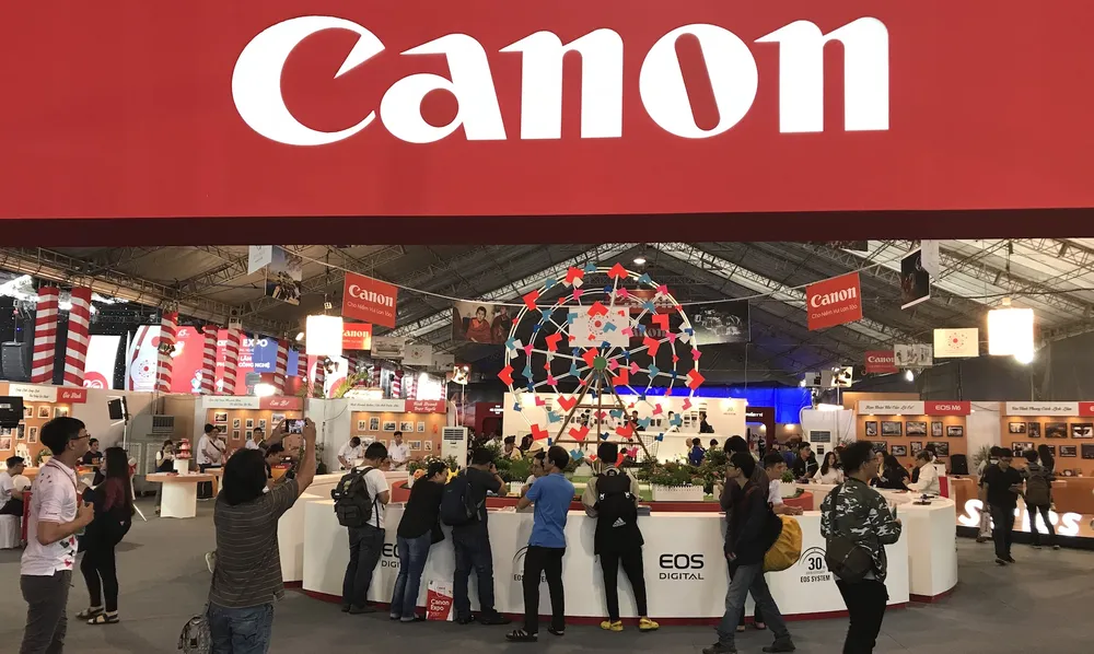 Triển lãm Sắc màu công nghệ Canon EXPO 2017 đang diễn ra tại Sân vận động Hoa Lư