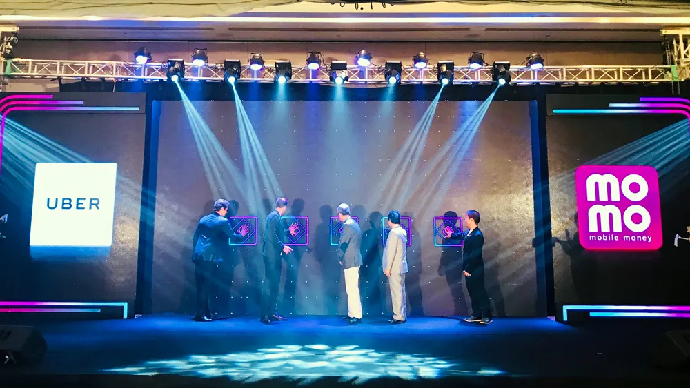 Buổi ký kết chiến lược giữa MoMo với Uber