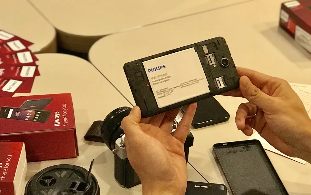 Philips Mobile Việt Nam công bố  S327 và S329 ảnh 2