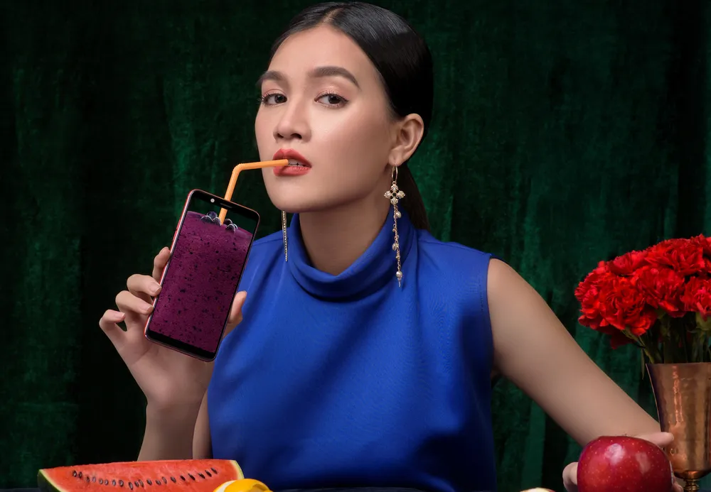 OPPO F5 thêm màu đỏ chào đón năm mới ảnh 2