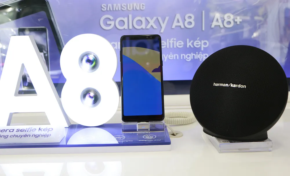 FPT Shop chính thức mở bán Galaxy A8/A8+ ảnh 1