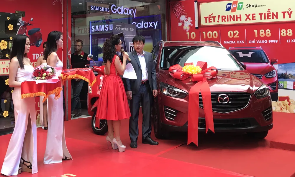 Chiếc Mazda CX5 được trao cho anh Hoàng Văn Ý 