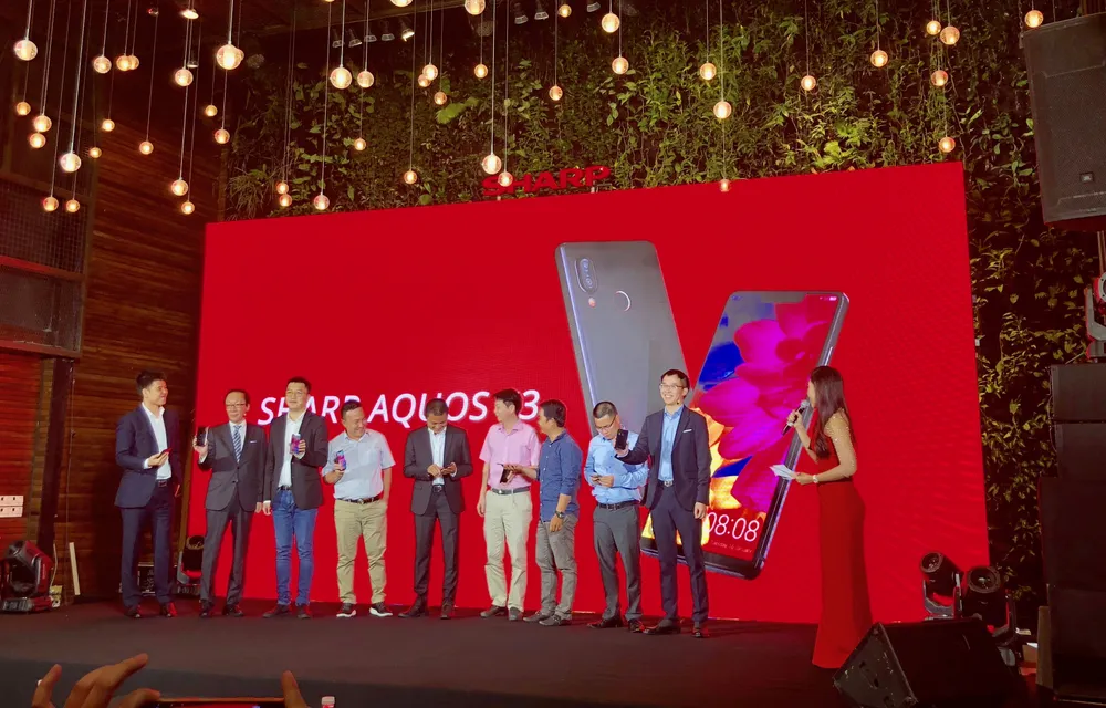 Sharp Aquos S3 “tai thỏ” có giá gần 9 triệu đồng ảnh 2