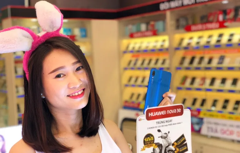 FPT shop đã giao 1.000 chiếc Huawei Nova 3e cho khách hàng  ảnh 2
