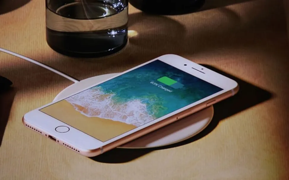 iPhone 8 Plus vừa mạnh mẽ vừa “truyền thống“ ảnh 2