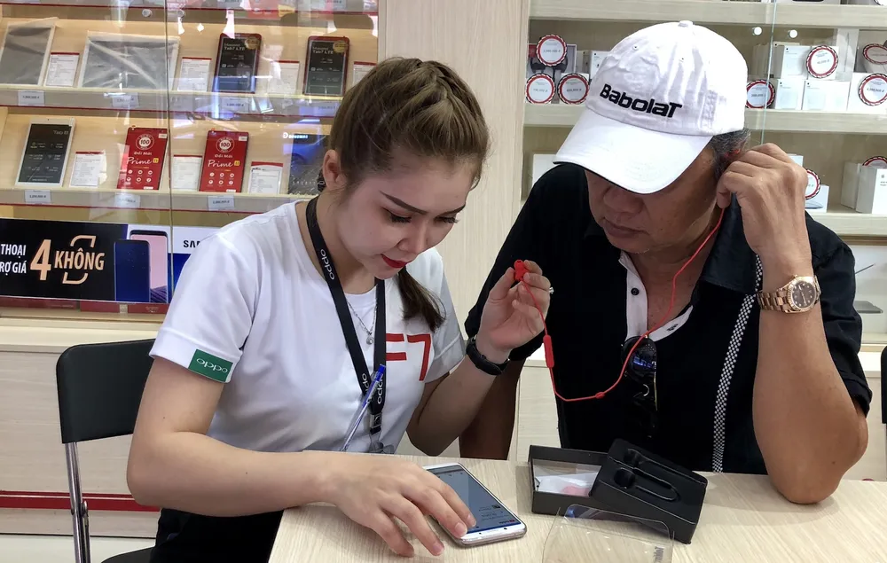 OPPO F7 đã đạt trên 30 ngàn đơn hàng ảnh 1