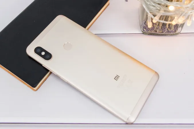 FPT Shop tặng 1.000 loa Xiaomi Basic 2 cho khách mua Redmi Note 5  ​ ảnh 1