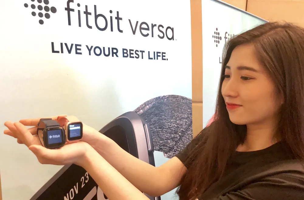 Fitbit Versa được bán tại Việt Nam giá 5,49 triệu đồng