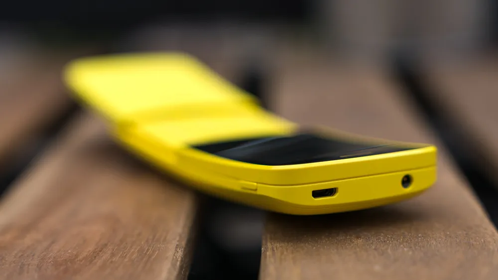 Tậu ngay Nokia “chuối” 8110 4G màu vàng  ​ ảnh 2