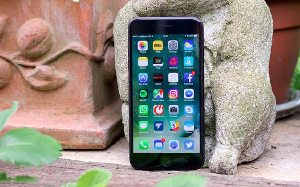 Smartphone giá từ 8 triệu đến 15 triệu dành cho người không thích “tai thỏ”   ​ ảnh 1