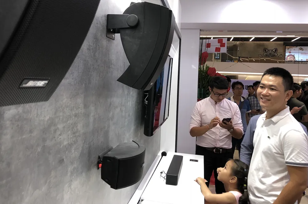 Mai Nguyên mở cửa hàng lớn ở Saigon Centre, thêm Bose sát bên cạnh ảnh 3