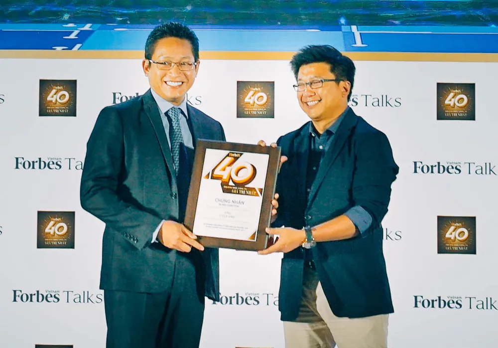 Ông Vũ Minh Trí, Phó Tổng Giám Đốc  VNG nhận danh hiệu