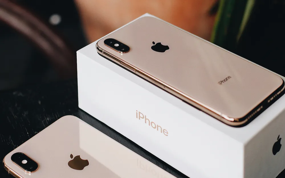 Ngày 2-11, FPT Shop giao iPhone XS, XS Max, XR chính hãng cho người mua ảnh 1