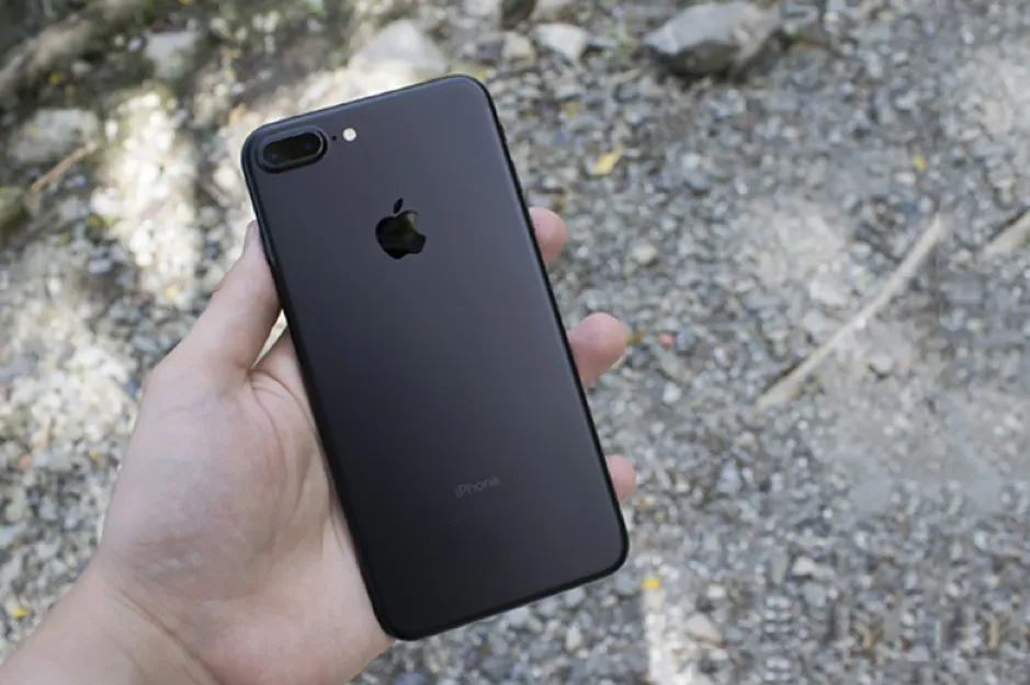 Những chiếc điện thoại cao cấp bạn có thể mua làm quà 20-10  ​ ảnh 1