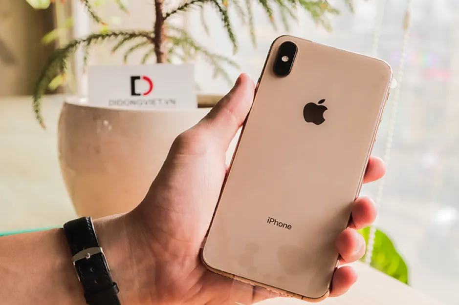 Những chiếc điện thoại cao cấp bạn có thể mua làm quà 20-10  ​ ảnh 2