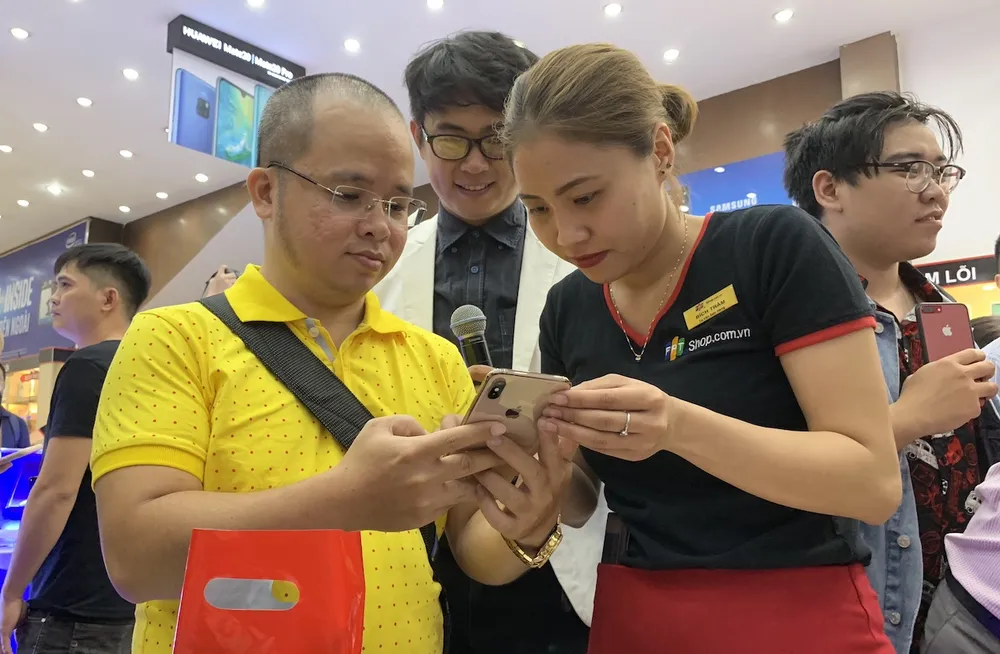 iPhone XS, XS Max, XR chính hãng chính thức lên kệ FPT Shop  ảnh 1