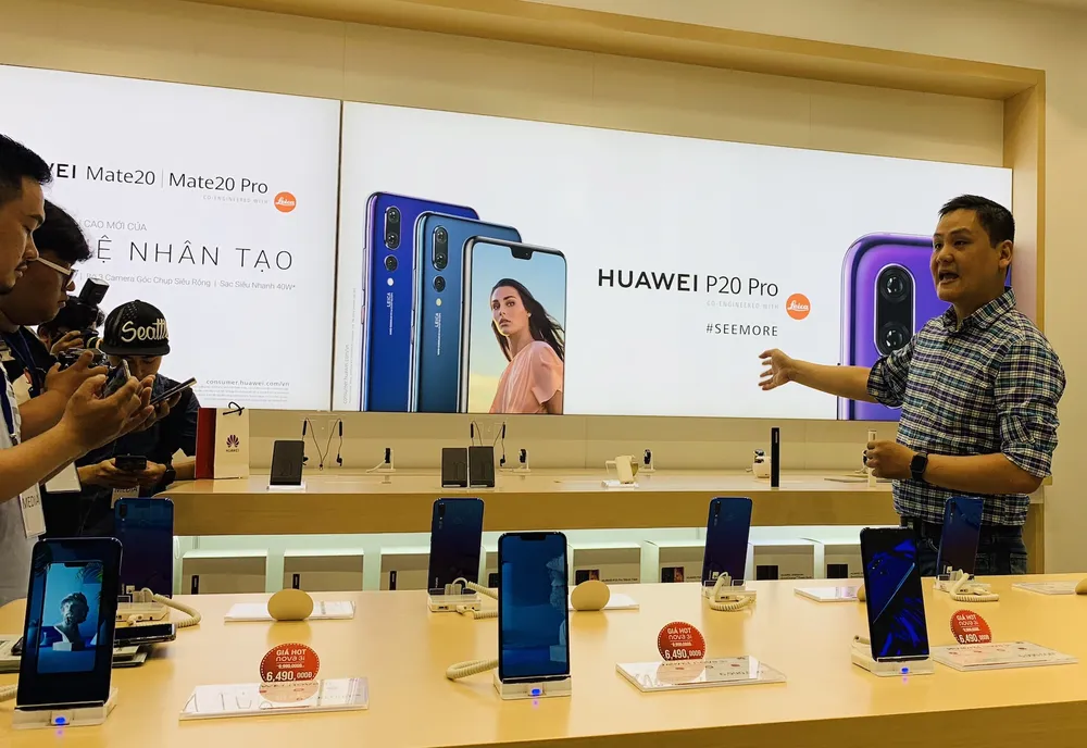 Huawei khai trương cửa hàng trải nghiệm tại TPHCM ​ ảnh 2