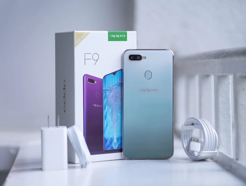 OPPO F9 phiên bản đặc biệt Xanh Phỉ Thúy với gíá bất ngờ ảnh 1