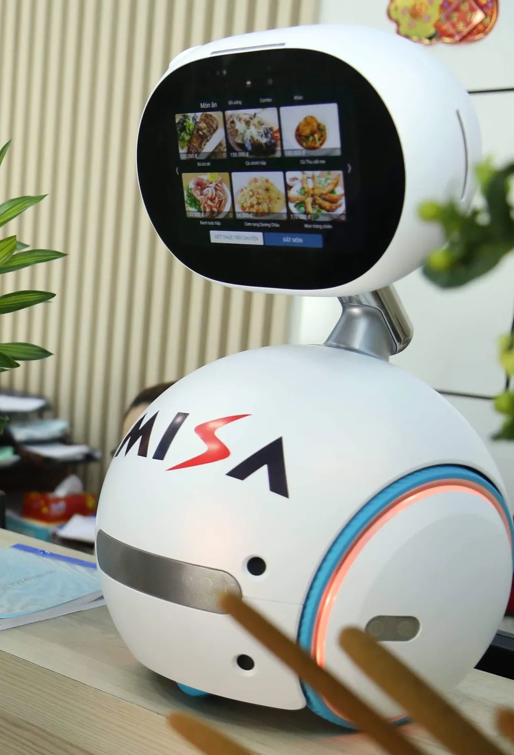 Misa phát triển robot Zenbo thành lễ tân số, nhân viên tư vấn ảnh 2