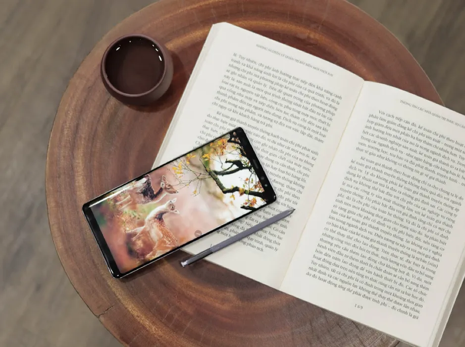 Với tầm 9 triệu đồng, nên chọn iPhone 7 Plus hay Samsung Galaxy Note 8 chơi Tết? ảnh 2