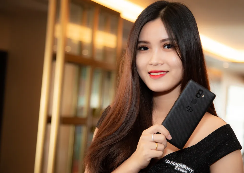 Blackberry Evolve chưa đến 8 triệu đồng ảnh 2