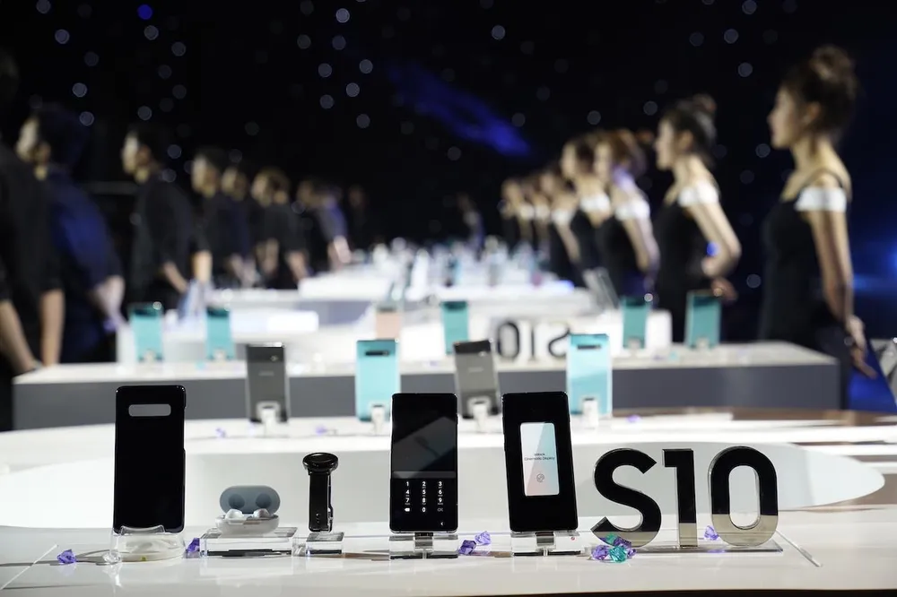 Galaxy S10+ cao cấp nhất với giá 33,99 triệu đồng ảnh 2