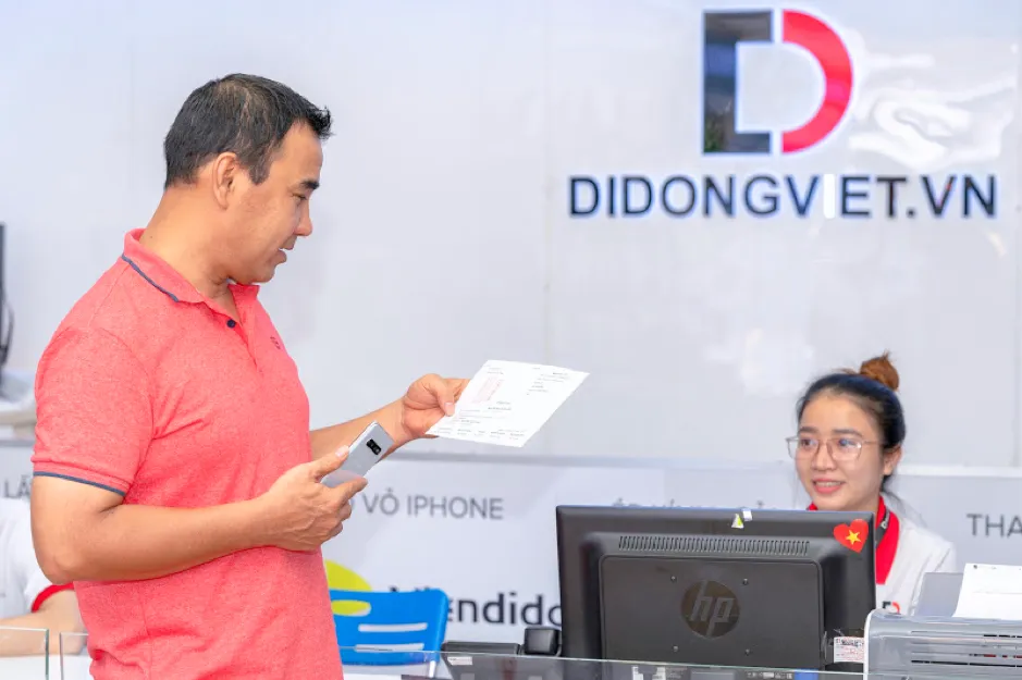 Sao Việt nào chọn Galaxy S10/S10+ làm quà người thân 8-3? ảnh 1