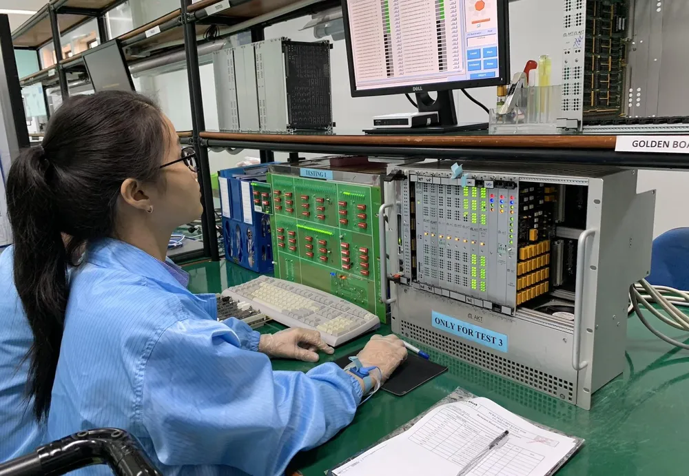 Chủ tịch UBND TPHCM Nguyễn Thành Phong làm việc với doanh nghiệp trong SHTP ảnh 2