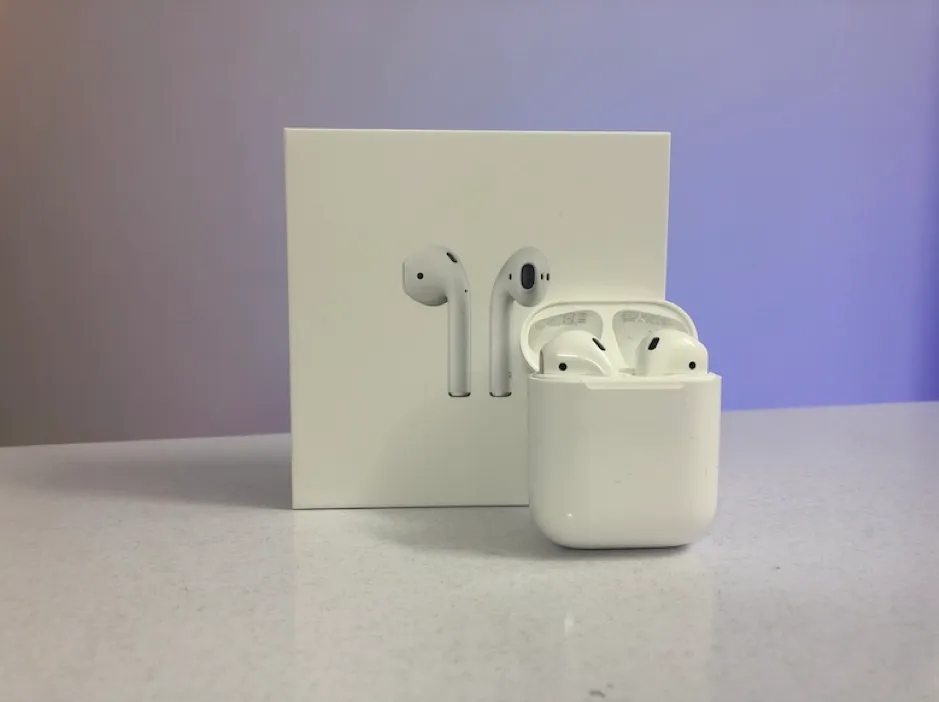 Di Động Việt mang tai nghe Airpods 2 đầu tiên về Việt Nam, giá 6,2 triệu đồng ảnh 2