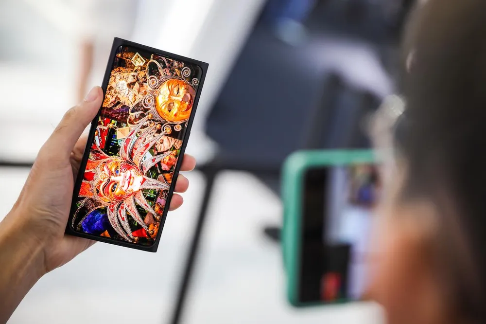 OPPO giới thiệu camera ẩn dưới màn hình và công nghệ MeshTalk ảnh 4