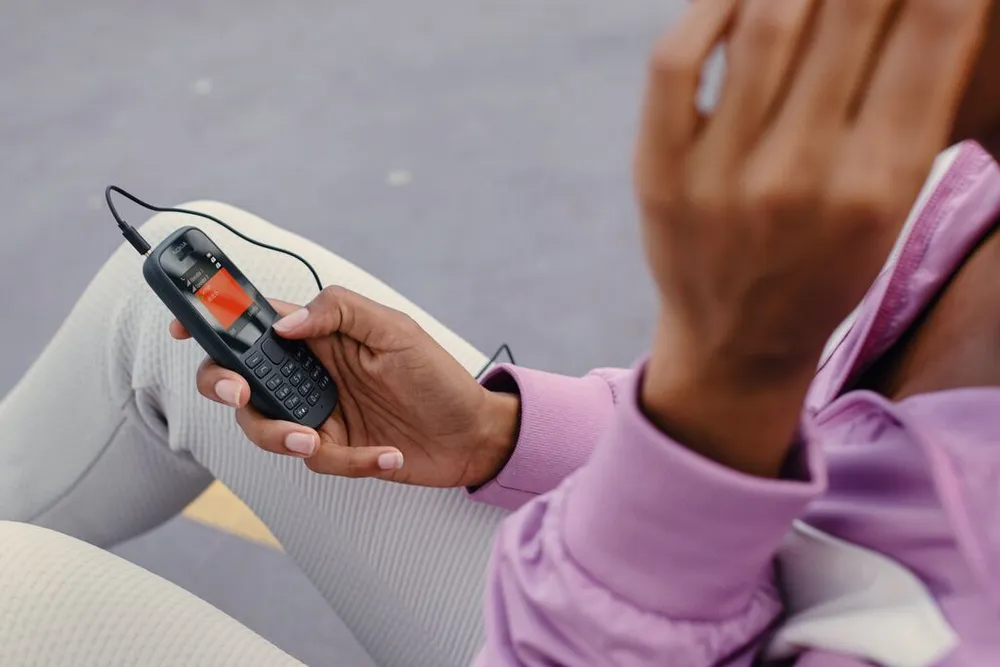 Nokia 105 mới sở hữu thiết kế đơn giản và độ bền bỉ với thân máy bằng polycarbonate ảnh 1