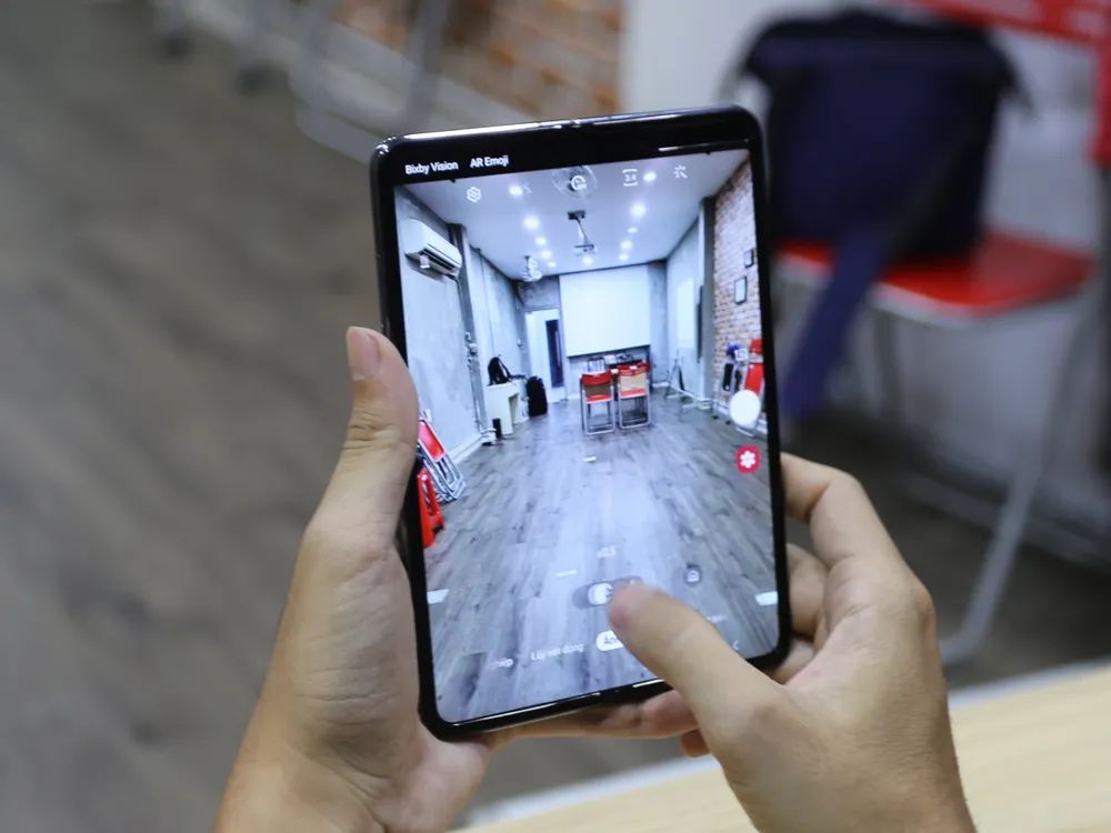 Galaxy Fold phiên bản thương mại đầu tiên tại Viêt Nam ảnh 2