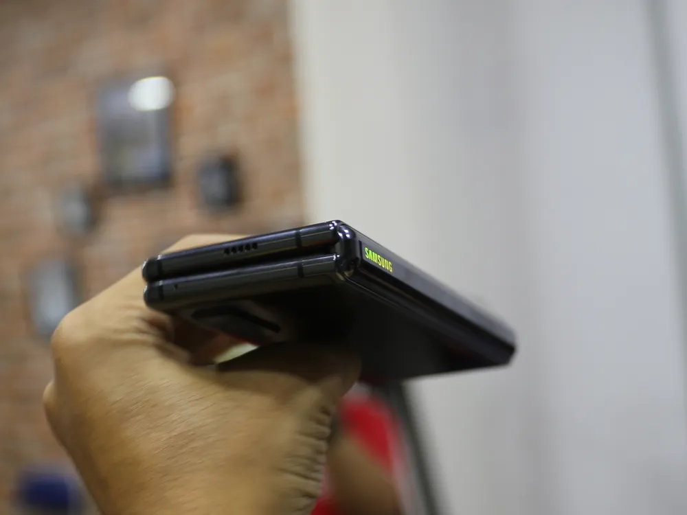 Galaxy Fold phiên bản thương mại đầu tiên tại Viêt Nam ảnh 1