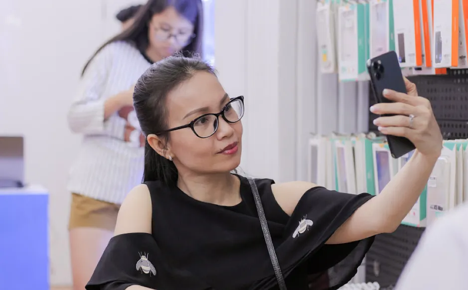 Vì sao người nổi tiếng thích iPhone 11 Pro Max 2 SIM nano? ảnh 2