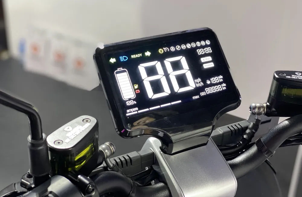 YADEA G5 với đầy đủ kết nối công nghệ ảnh 2