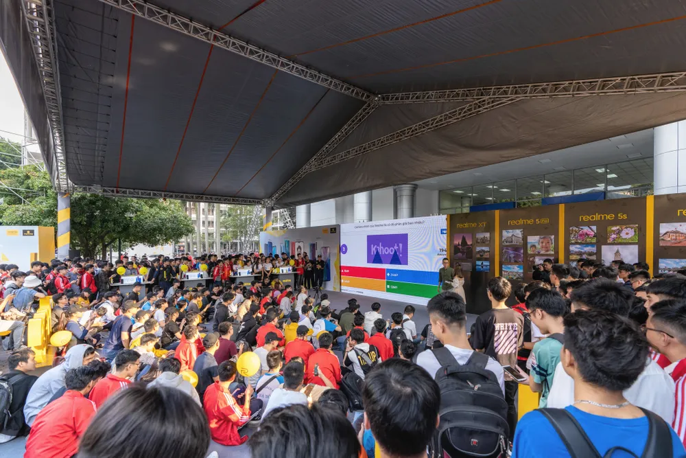 Gần 40.000 sinh viên tham dự Đại nhạc hội Realme Connection  ảnh 1