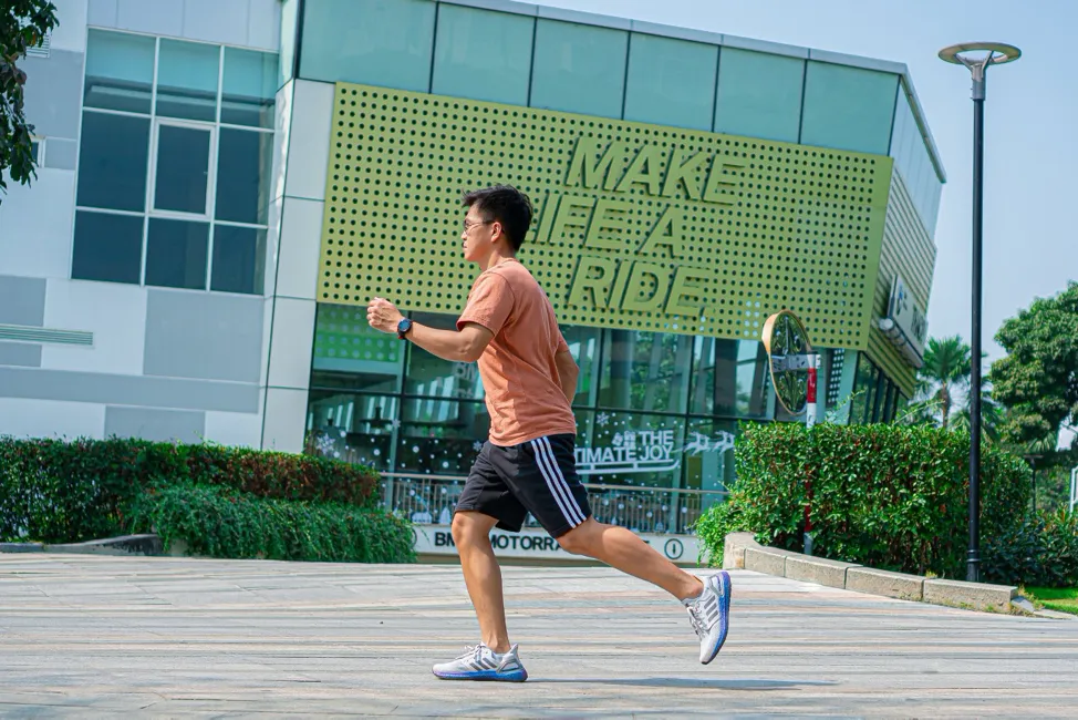 Vận động viên nghiệp dư sử dụng thiết bị đeo thông minh như thế nào? ảnh 2