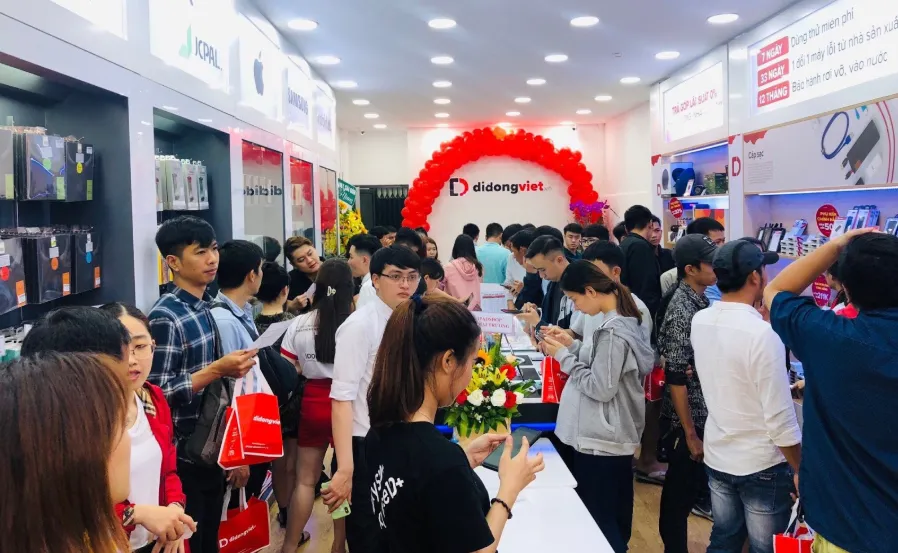 Phục vụ xuyên Tết tại hệ thống Di Động Việt ảnh 1