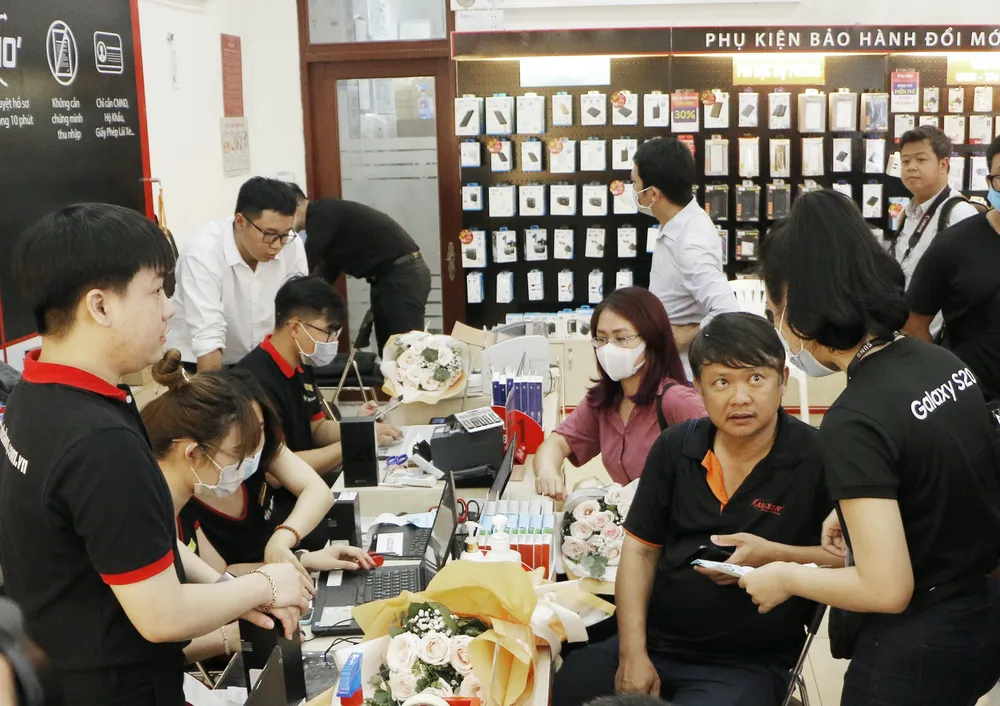 FPT Shop chính thức mở bán bộ ba siêu phẩm Galaxy S20 ảnh 1