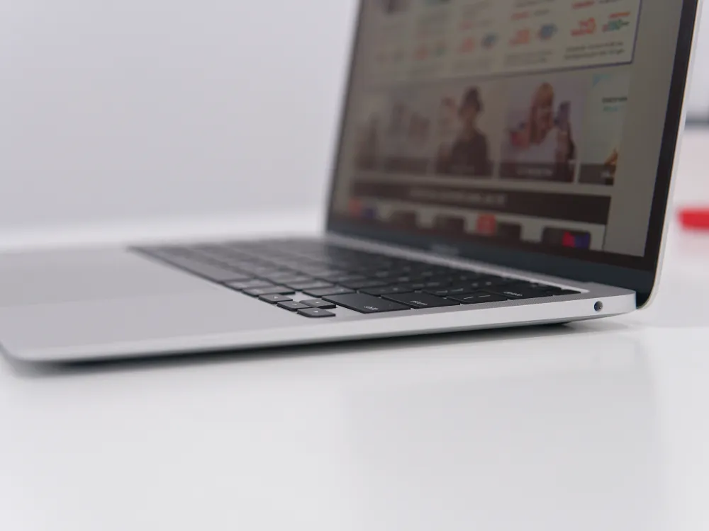 Macbook Air 2020 có mức giá gần 28 triệu đồng tại thị trường Việt Nam  ảnh 2
