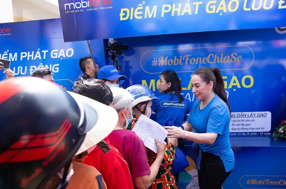 MobiFone chia sẻ yêu thương với "ATM gạo" và các gói data ảnh 2