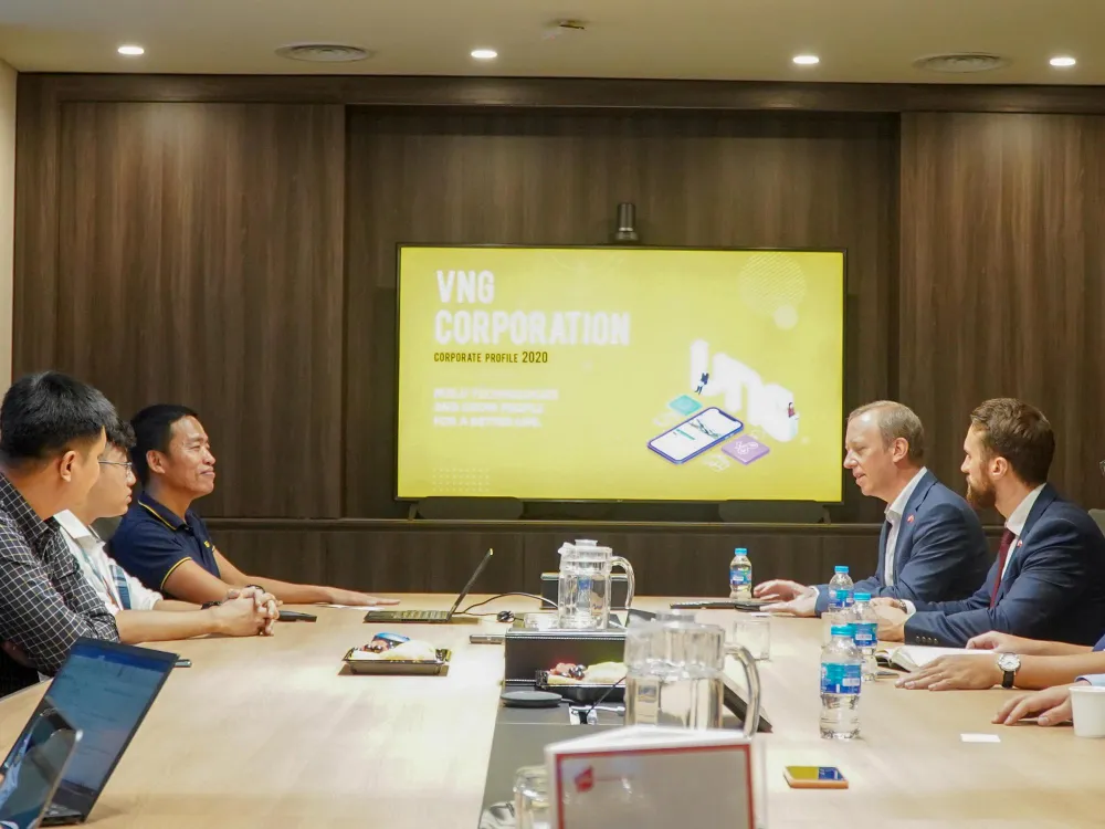 Đại sứ Vương quốc Anh thăm và làm việc tại VNG  ảnh 2