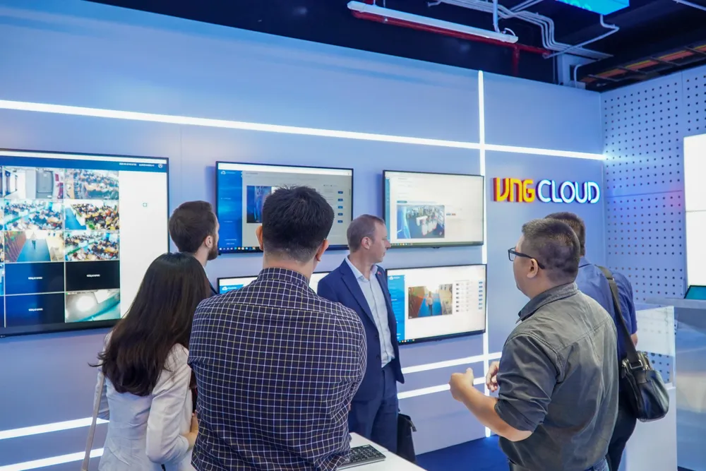 Đại sứ Vương quốc Anh thăm và làm việc tại VNG  ảnh 3