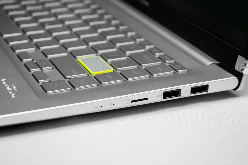 FPT Shop mở bán ASUS VivoBook 14 với mức giá từ 15.5 triệu đồng  ảnh 1