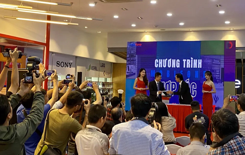 Di Động Việt và MobiFone hợp tác bán lẻ điện thoại trong 11 cửa hàng liên kết  ảnh 1