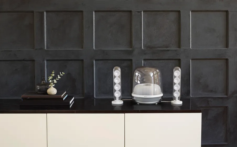 Harman Kardon: SoundSticks 4 dòng mang thiết kế biểu tượng