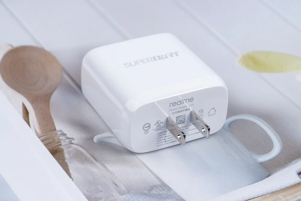 Realme 7 Pro: Thiết kế đẹp, giá hợp lý ở phân khúc tầm trung  ảnh 2