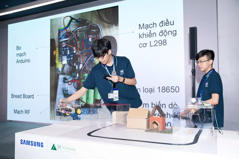 Trao giải cuộc thi Cùng bạn kiến tạo tương lai – Solve For Tomorrow 2020 ảnh 1