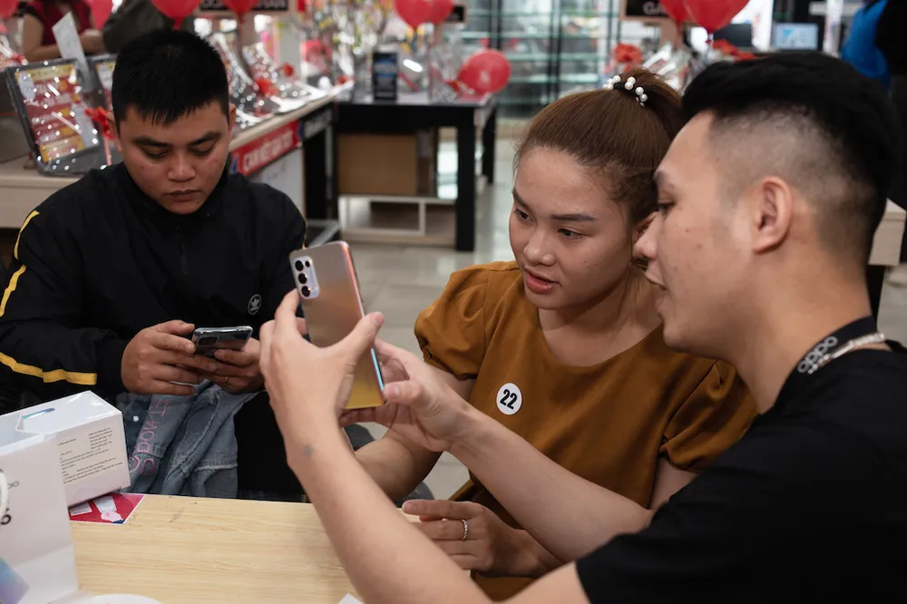 OPPO Reno5 tạo số bán ấn tượng ở FPT Shop ảnh 1