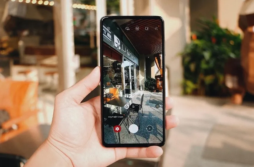 FPT Shop tặng 1,2 triệu đồng cho khách hàng đặt trước Galaxy A52 và A72 ảnh 1